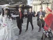  * Η νύφη έσυρε τον χορό και παρέσυρε τον αντιδήμαρχο Πολιτισμού Θωμά Ρετσιάνη, αλλά και τον αντιδήμαρχο Δημοτικής Αστυνομίας Ευάγγελο Παπαλέξη... Έτσι για την τήρηση της τάξης...