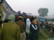 Τουλάχιστον 96 νεκροί από εκτροχιασμό τρένου στην Ινδία