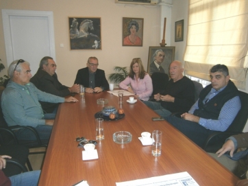 Από τη χθεσινή ευρεία σύσκεψη στο δημαρχείο με πρωτοβουλία του δημάρχου Τυρνάβου Παναγιώτη Σαρχώση
