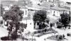 Το κέντρο του Πέτρου Χαλήμαγα κρυμμένο πίσω από τα δένδρα,  όπως μεταμορφώθηκε μεταπολεμικά. Φωτογραφία Τάκη Τλούπα. 1950 περίπου