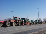 Συνεχίζουν με αποκλεισμούς δρόμων στα μπλόκα οι αγρότες στα Ιωάννινα
