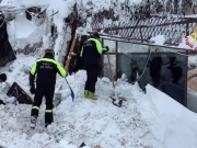 Έξι άνθρωποι βρέθηκαν ζωντανοί κάτω από τη χιονστιβάδα στο ξενοδοχείο Rigopiano