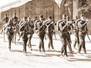 Η Στρατιωτική Μουσική υπήρξε από τις πρώτες οργανωμένες μορφές μουσικής που γνώρισαν οι Λαρισινοί. Εδώ η Στρατιωτική Μουσική Μπάντα στη Λάρισα πριν το 1900.