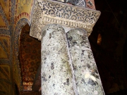 Κίονες από τον Πράσινο Θεσσαλικό Λίθο στην Αγιά Σοφιά. Ο οφιτοασβεστίτης της Χασάμπαλης, με τις αποχρώσεις σερπεντινίτη και τις λευκές κηλίδες του μαρμάρου, χρησιμοποιήθηκε για τη διακόσμηση αυτοκρατορικών κτισμάτων και εκκλησιαστικών κατασκευών, σύμφωνα με τον αν. καθηγητή Κοιτασματολογίας- Γεωχημείας του ΑΠΘ, Βασίλειο Μέλφο.