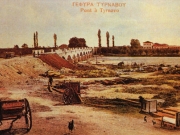 Επιχρωματισμένη φωτογραφία της ιστορικής γέφυρας του Τυρνάβου στον Τιταρήσιο (Ξηριά) όπου έγινε η πρώτη υποδοχή του απελευθερωθέντα Ελληνικού Στρατού