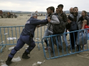 Ισπανία: Δεκάδες μετανάστες διέφυγαν από κέντρο κράτησης