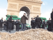 Διαδήλωσαν στην Αψίδα του Θριάμβου Γάλλοι αγρότες