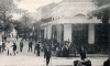 Η οδός Ακροπόλεως (Παπαναστασίου) και στη γωνία το Παντοπωλείο του Ξεφτέρη. Προπολεμική φωτογραφία από τη Συλλογή του Αντώνη Γαλερίδη