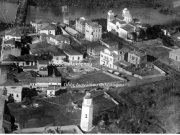 Η δυτική πλευρά του Λόφου της Ακρόπολης όπως ήταν το 1929. Αεροφωτογραφία.