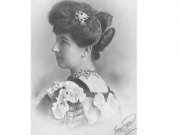 Πορτραίτο όμορφης Λαρισαίας κόρης. Φωτογραφία με ανάγλυφες χρωματικές επεμβάσεις του Γεράσιμου Δαφνόπουλου. 1904. Αρχείο Φωτοθήκης Λάρισας