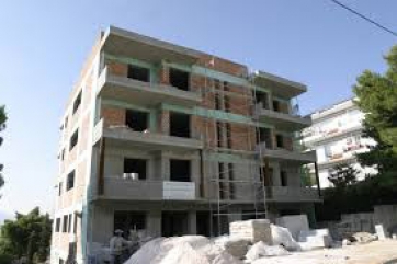 Βυθίζεται η οικοδομή στη Θεσσαλία
