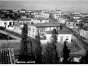 Άποψη της Λάρισας από το καμπαναριό του ναού του Αγ. Νικολάου. Φωτογραφία του Ιω. Κουμουνδούρου. Περί το 1930. Αρχείο Θανάση Μπετχαβέ