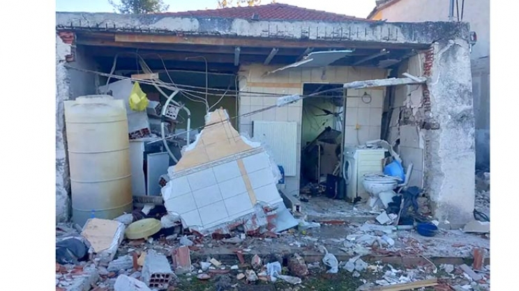 Eκρηξη σε σπίτι στα Τρίκαλα