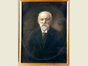 Ο φαρμακοποιός Κωνσταντίνος Παπασταύρου (1844-1925). Πίνακας του Γεράσιμου Δαφνόπουλου. Περίπου 1921. Αρχείο Λαογραφικού Ιστορικού Μουσείου Λάρισας.