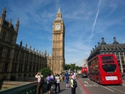 Αλλαγή κανόνων για την ελεύθερη μετακίνηση Ευρωπαίων σχεδιάζει η Βρετανία