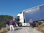 Όταν τα μεγάλα φορτηγά …ανεβαίνουν στους λόφους!