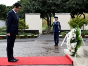 Ο Άμπε γίνεται ο πρώτος πρωθυπουργός της Ιαπωνίας που πάει στο Περλ Χάρμπορ