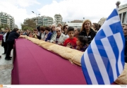 Κουλούρι Θεσσαλονίκης γίγας αγκάλιασε τον Λευκό Πύργο