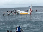 Αεροσκάφος έπεσε σε λιμνοθάλασσα