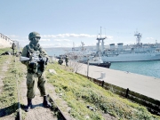 H Μόσχα ενισχύει τη στρατιωτική της δύναμη στην Κριμαία
