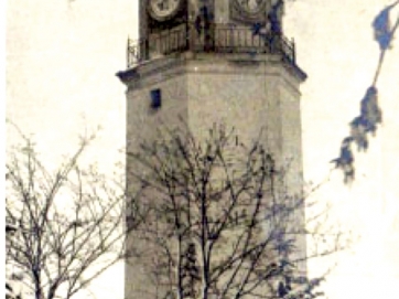 Το προπολεμικό ρολόι της Λάρισας σε μια χιονισμένη ημέρα του 1935.