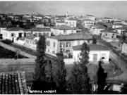 Άποψη της Λάρισας από το καμπαναριό του ναού του Αγ. Νικολάου.  Φωτογραφία του Ιω. Κουμουνδούρου. Περίπου 1925. Αρχείο Θανάση Μπετχαβέ.