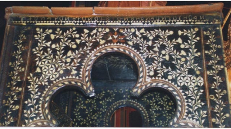 Λεπτομέρεια από τη διακόσμηση του δεσποτικού θρόνου του μητροπολίτου Λαρίσης  Διονυσίου Δ’ Μουσελίμη, ο οποίος υπήρχε στον ναό του Αγίου Ιωάννου στον Τύρναβο