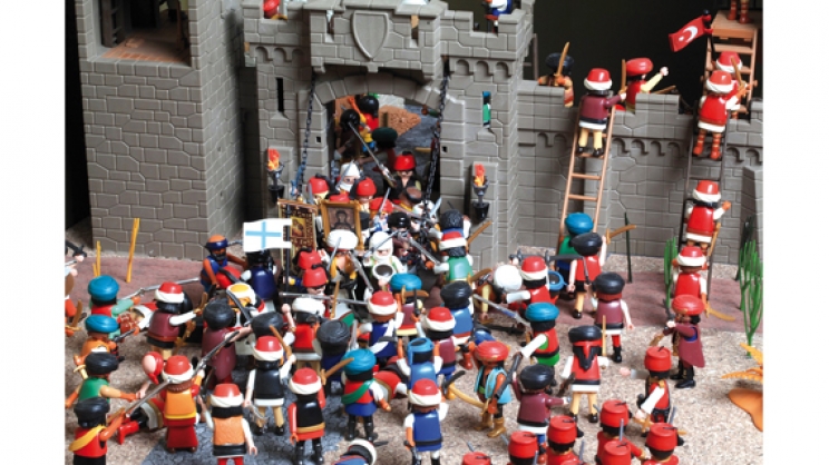 «Το ’21 αλλιώς: Η Ελληνική Επανάσταση με φιγούρες και διοράματα Playmobil»
