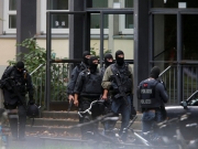 Δεκατρείς τραυματίες σε συγκρούσεις μεταξύ της αστυνομίας και μεταναστών στην Γερμανία