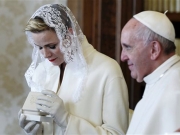 Μόνο 7 γυναίκες με λευκό πέπλο στον Πάπα