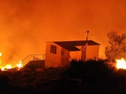 &quot;Έβρεχε φωτιά στα σπίτια μας στη Χίο»