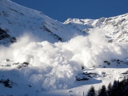 Χιονοστιβάδα «κατάπιε» 4 τουρίστες