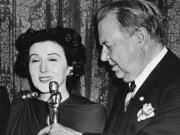 - 1943: Η Κατίνα Παξινού παίρνει το Όσκαρ β΄γυναικείου ρόλου για την ταινία «Για ποιον χτυπά η καμπάνα». Δίπλα της ο Tσαρλς Κόμπερν, Όσκαρ β΄ανδρικού ρόλου για την ταινία «The More the Merrier».