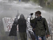 «Εξόριστοι» ακτιβιστές στη Γαλλία