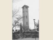 Το πέτρινο ρολόι της Λάρισας (4ο στην ιστορία της πόλης), το οποίο κατεδαφίστηκε τον Σεπτέμβριο του 1992, λόγω της αποκάλυψης του Αρχαίου Θεάτρου