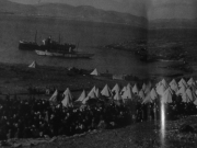 Υγειονομικός σταθμός (καραντίνα) στη Μακρόνησο. 6.000 Έλληνες από την Τραπεζούντα έφτασαν με ατμόπλοια και μετά στον Πειραιά. (φωτο Μέλβιν Τσάτερ)