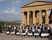 Οι ελληνικοί κυκλωτικοί χοροί μαγεύουν τους ξένους
