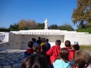 Μαθητές στο μνημείο του Ιπποκράτη
