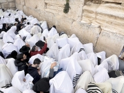Προσευχή χιλιάδων πιστών στο Τείχος των Δακρύων