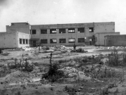 Το Α’ Γυμνάσιο Αρρένων Λαρίσης κατά την τελευταία φάση της κατασκευής του. Φωτογραφία του 1932.