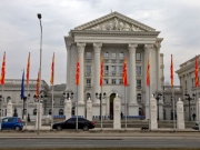 Ξηλώνουν τις πινακίδες στα Σκόπια