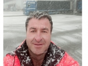 Ο Δημήτρης Μπομπότης με το φορτηγό του, κάπου στην Ουκρανία