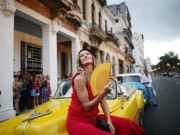 Η Ζιζέλ ποζάρει πριν την επίδειξη μόδας στην Πασέο ντελ Πράδο της Αβάνας   (Φωτογραφία: Reuters )
