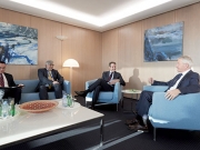 Ο πρόεδρος της Νέας Δημοκρατίας Κυριάκος Μητσοτάκης συνομιλεί σε συνάντηση που είχε στο Στρασβούργο