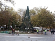  * ΑΡΧΙΣΑΝ οι προετοιμασίες για το στόλισμα του δέντρου στην Κεντρική Πλατεία, για να μπει η πόλη και φυσικά η αγορά σε γιορταστική ατμόσφαιρα...