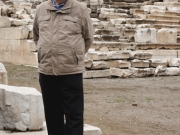Δύο πολυκατοικίες και 28 οικοδομήματα χρειάστηκε να κατεδαφίσουμε για να αποκαλυφθεί το Αρχαίο Θέατρο, δηλώνει στην «Ε» ο αρχαιολόγος Αθ. Τζιαφάλιας