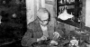  Ο Πάνος Σάπκας του Στέργιου, στο εργαστήριο του χρυσοχοείου του στη Λάρισα. Φωτογραφία του 1946. Από το αρχείο του ομώνυμου χρυσοχοείου της οδού Ερμού.