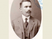 Μιχαήλ Σάπκας, Πρόεδρος της Φιλοπτώχου Μακεδονικής Αδελφότητος Λαρίσσης και ψυχή του Μακεδονικού Αγώνα στην πόλη μας. Φωτογραφία της δεκαετίας 1900-1910, από το εκλογικό του βιβλιάριο.
