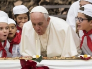 Κεράκια για τα 81 χρόνια του πάπα Φραγκίσκου
