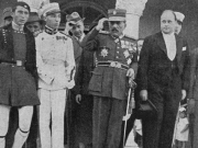 Λάρισα, 29 Σεπτεμβρίου 1935, Ναός Αγ. Αχιλλίου. Ο αντιπρόεδρος της Κυβερνήσεως Γεώργιος Κονδύλης, ο υπουργός Εργασίας Γεώργιος Καρτάλης και οι λοιποί επίσημοι μετά την τέλεση της δοξολογίας.